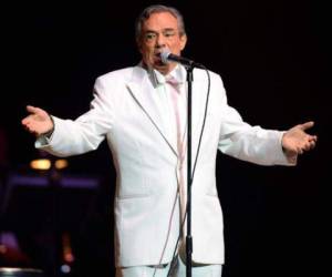 El cantante mexicano José José padece de cáncer de páncreas, enfermedad que lo ha mantenido hospitalizado en los últimos meses. Este miércoles fue ingresado de emergencia a un hospital estadounidense.