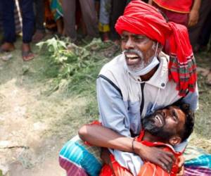Los accidentes de transbordador son habituales en Bangladesh que tiene unos 130 ríos. FOTO: AP