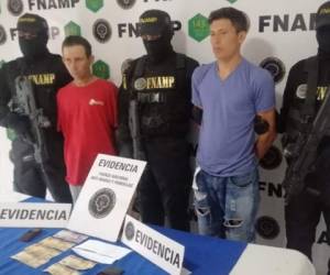 Ambos detenidos fueron identificados como Nelson Danilo Avila alias 'El Cangry' y Fracis Danilo Raudales, alias 'El Guero'. Foto: FNAMP.