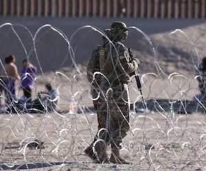 El sistema de emergencias de Ciudad de Juárez recibió el reporte de que un hombre se encontraba ensangrentado entre los límites del estado mexicano y El Paso, Texas.