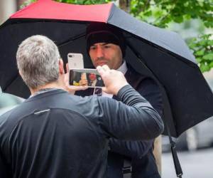 Aaron Schlossberg fue despedido este jueves por haber agredido verbalmente a dos migrantes. Foto cortesía Tribune News