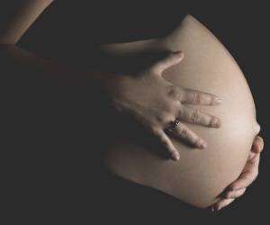 La iniciativa de once artículos aprobada va encaminada a promover y adicionar en la currícula educativa la enseñanza sobre la prevención al embarazo.