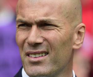 Former US President Bill Clinton arrives with former Secretary of State Hillary Clinton before the inauguration of President-elect Joe Biden as the 46th President of the United States on the West Front of the US Capitol in Washington,DC on January 20, 2021. (Photo by JIM LO SCALZO / POOL / AFP)