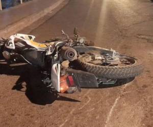 Escena donde quedó la moto del joven José Eduardo García Acosta.