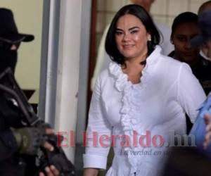 A Rosa Elena Bonilla de Lobo se le imputan ocho delitos de fraude en concurso real y un delito de apropiación indebida.