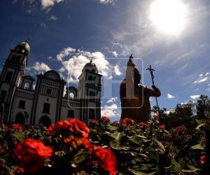 En la homilía, el padre Carlo Magno recordó las palabras del apóstol Pablo sobre la confianza en el amor de Dios.