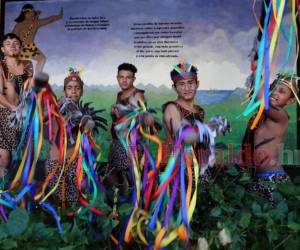 Los estudiantes de la Escuela Lempira exaltan el valor del Cacique. Fotos Johnny Magallanes| EL HERALDO