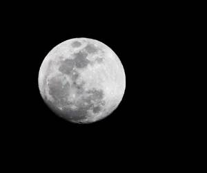 La luna se encuentra todavía hoy en la fase llena.