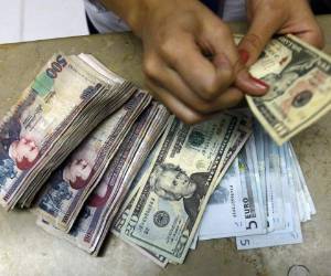 En moneda nacional el servicio de la deuda pública subió de 4,638.7 a 37,229 millones de lempiras, lo que significó 32,590.3 millones más y 702.6%.