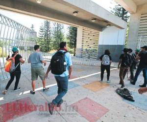 Las autoridades trabajan en reparar los daños. Foto: EL HERALDO