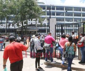 Actualmente hay 114 pacientes hospitalizados por covid-19 en los centros asistenciales a nivel nacional, de los cuales 102 están en salas y hay 14 en cuidados intensivos.