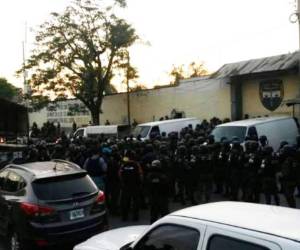 El motín en la cárcel de San Pedro Sula inició a eso de las 7:30 AM.