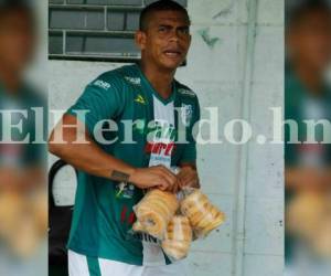Luis Castro es el jugador de Platense que vende donas en los entrenamientos del equipo (Foto: Deportes El Heraldo / Noticias de Honduras / El Heraldo Honduras)
