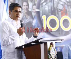 Hernández aprovechará la visita al país cafetero para sostener reuniones bilaterales con sus homólogos de Colombia y Guatemala.