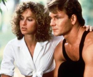 El éxito romántico de 1987 sobre una adolescente que se enamora de su instructor de baile, en un campamento de verano, elevó a Gray y a su coprotagonista Patrick Swayze a la fama mundial.