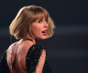 La artista rompió a llorar, al igual que su madre, cuando el letrado se dirigió al jurado formado por seis mujeres y dos hombres. Foto: AFP