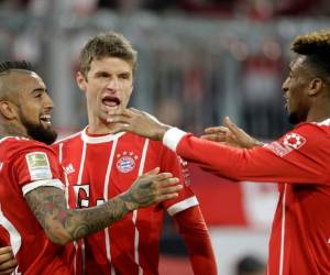 El chileno Arturo Vidal anotó uno de los goles de Bayern, que conservó su ventaja de 16 puntos sobre Schalke en la cima de la Bundesliga tras el partido por la 20ma fecha del campeonato alemán. Foto: AP