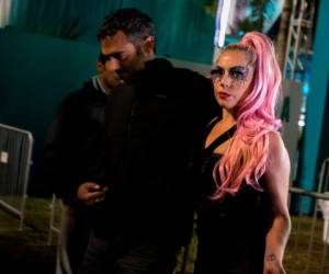 Lady Gaga y su novio fueron vistos en público por primera vez durante el Super Bowl. Foto: AFP