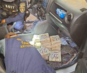 El dinero estaba debajo de los asientos, en un compartimiento falso.