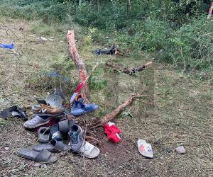 Las evidencias de la escena desgarradora que se vivió la tarde del domingo 23 de noviembre en San José de Colinas, es lo único que quedó el lugar donde ocurrió la tragedia. Así quedó el lugar donde camión se volcó y mató a nueve personas.