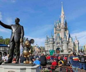 En el parque temático es indispensable el uso de mascarilla. Foto: AP