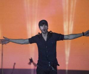Enrique Iglesias se presentó ante casi 50,000 fans en Tel Aviv el domingo por la noche. (Foto: AP)