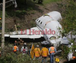 El avión se salió de la pista 2 del Aeropuerto Toncontín a las 11:15 de la mañana de este martes. Foto: David Romero/EL HERALDO