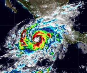 El centro del huracán se localizó aproximadamente a 105 kilómetros al sur-suroeste de Manzanillo (estado de Colima), y a 140 kilómetros al sur-sureste de Cabo Corrientes (Jalisco).