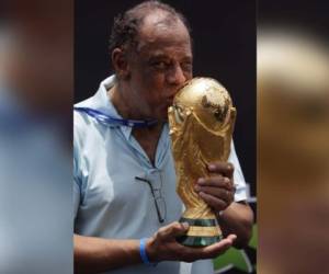 Carlos Alberto, capitán de la selección brasileña de fútbol que ganó el Mundial de 1970, falleció a los 72 años (Agencia AFP)
