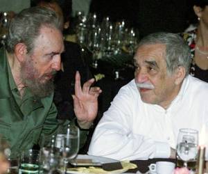 fidel Castro junto al escritor colombiano Gabriel García Márquez el 04 de marzo del 2000. Foto: AFP