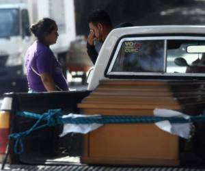Sus familiares llegaron a la morgue del Ministerio Público, en la capital, para poder retirar el cuerpo y luego traerlo a Comayagua.