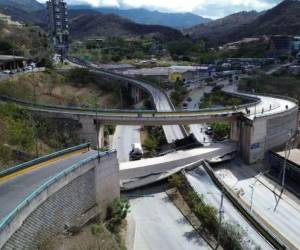 Una parte del puente colapsó en abril de 2025; hace más de un año que esta parte está en reparación.