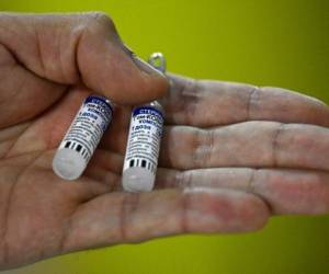 El contrato fue firmado entre Honduras y la empresa Human Vaccines LLC, del Fondo de Inversión Directa de Rusia. Foto: AFP