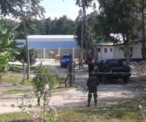 Elementos de la Policía Nacional reforzaron la seguridad en el centro Renaciendo para menores infractores. (Fotos: Estalin Irías)