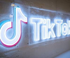 TikTok intenta mantener la seguridad de sus empleados y cumplir con las nuevas leyes rusas que contemplan penas de cárcel de hasta 15 años.