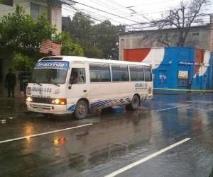 En esta zona quedó la unidad de autobús donde mataron al conductor.