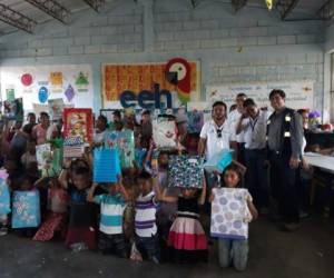 Por segundo año consecutivo, personal de las diferentes áreas respaldados por la Gerencia llevaron a cabo “Adopta un Angelito” que inició en el 2016 en Tegucigalpa, San Pedro Sula, y La Ceiba.