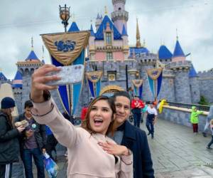 Walt Disney Co. anunció el jueves su decisión de cerrar el parque en Anaheim, poco después de la conferencia de prensa del gobernador. AP.