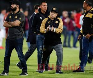 Maradona aún tiene esperanzas de conseguir el título del Clausura y buscar el ascenso a la máxima categoría, pero deberá apurarse, pues actualmente su equipo marcha en el duodécimo puesto entre 15 equipos. Foto AP