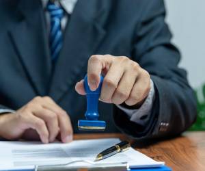 Según Funcas, un centro de pensamiento español dedicado a la investigación económica y social, alrededor de 90 mil hondureños, de los 221 compatriotas que residen en España, podrían acceder al proceso de regularización. A continuación lo que debes saber para optar al proceso de regularización de migrantes en la madre patria.