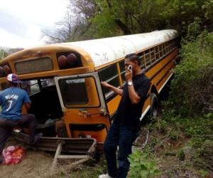 Una mujer muerta fue el saldo que dejó un accidente de tránsito en la carretera al sur de Honduras. Un bus con ruta a San Miguelito se salió de la pista e impactó contra un paredón.