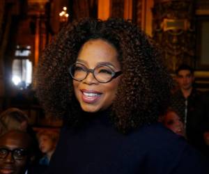 En esta fotografía de archivo del 4 de marzo de 2019 muestra a Oprah Winfrey en la presentación de la colección de confección de Stella McCartney otoño invierno 2019-2020 en París. Fotos: Agencia AP.