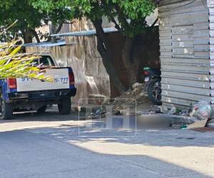 La mujer estaba tirada en la 12 calle de Comayagüela, en el barrio Perpetuo Socorro.