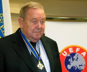 Johansson recibió un tributo al dar comienzo al Congreso de la FIFA en París el miércoles, con su foto mostrada en una pantalla gigante. Foto:AP