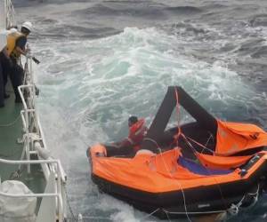 La embarcación de 11.947 toneladas, sus 43 marineros y 5,800 vacas habían partido de Nueva Zelanda a mediados de agosto y se dirigían a Tangshan, en la costa oriental de China. Foto: AP.