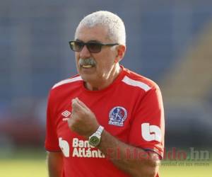 Manuel Keosseián, técnico del Olimpia, discutió este martes con un periodista. El entrenador se caracteriza por entrar en polémicas. Foto: EL HERALDO.