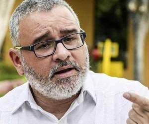 La orden de detención contra Funes, girada con base en la acusación de la Fiscalía, es por presuntos delitos de lavado de dinero, instigador en el delito de peculado y agrupaciones ilícitas, detalló el portavoz.