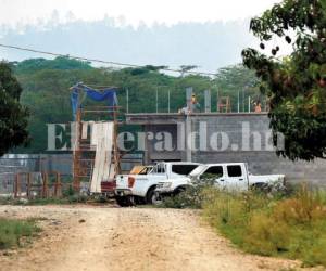 La construcción se detuvo por varios meses el año anterior porque le dieron prioridad al centro penal de El Porvenir.