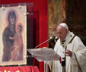 El papa Francisco dará su bendición 'Urbi et orbi' el domingo de Pascua también desde el interior de una basílica de San Pedro casi vacía. Foto: AFP.