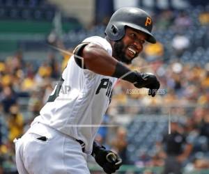 Gregory Polanco de los Piratas de Pittsburgh tras batear un jonrón ante los Bravos de Atlanta. Foto:AP